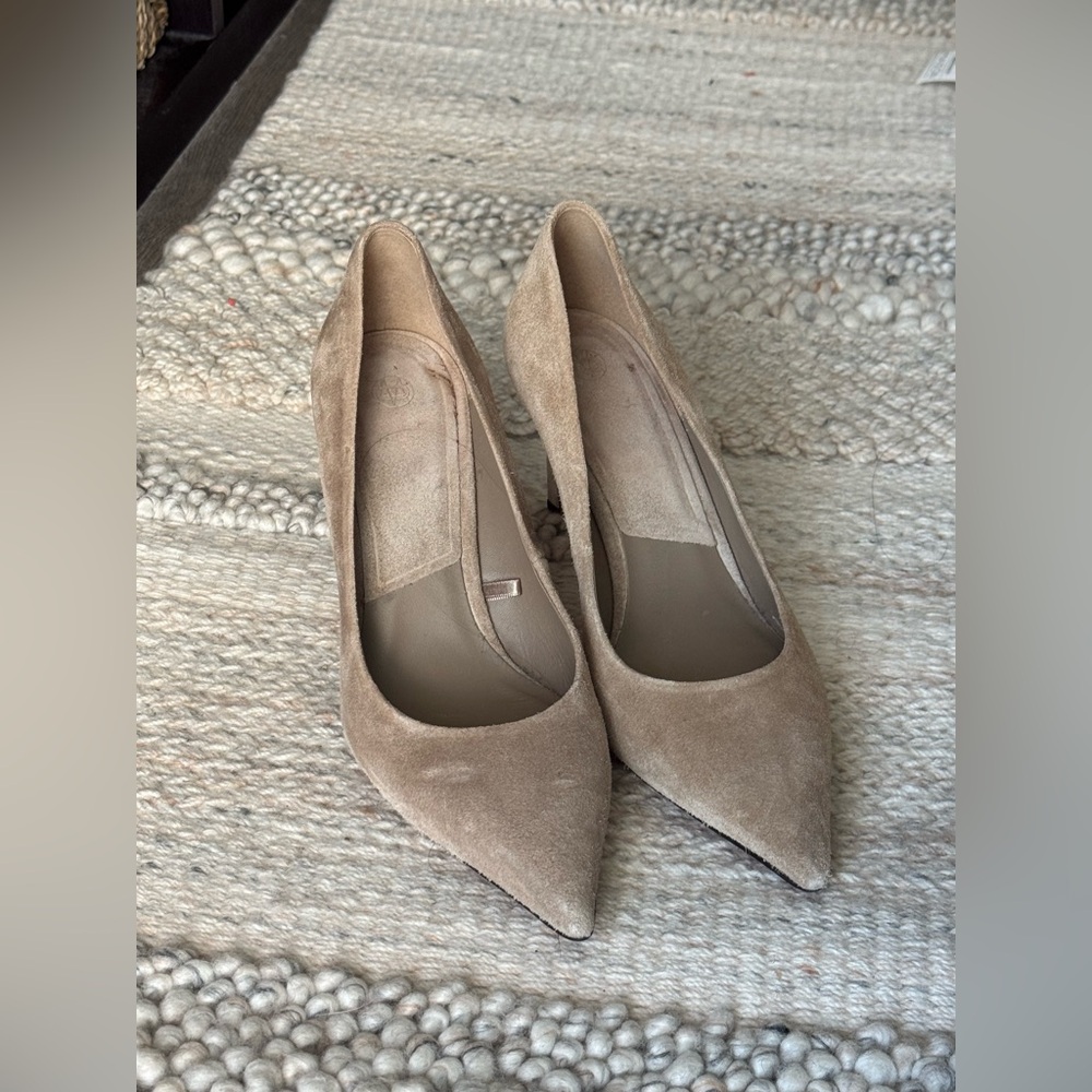 Massimo Dutti Classic Pointed-Toe Suede Pumps in Taupe